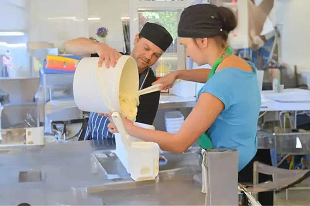 Making an ice cream mirrored